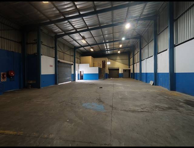 950M² WAREHOUSE TO LET IN ROSSBURGH